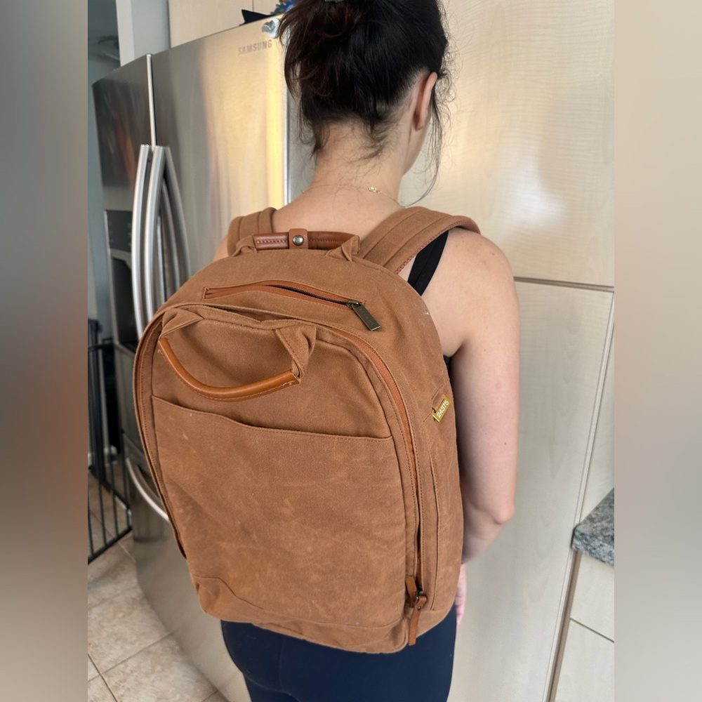 Day Owl Daypack, fits 16 inch laptop, 21 L Maple Brown